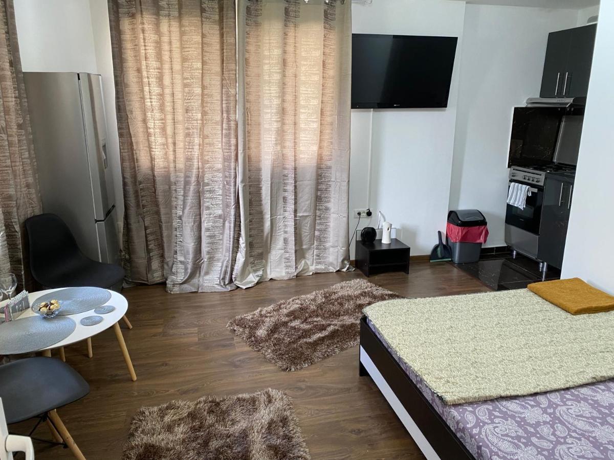 Ferienwohnung Amazing 1 Bed Flat Craiova Exterior foto